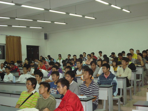机械学院大一新生在听心理av线上
田瑞琪老师讲座